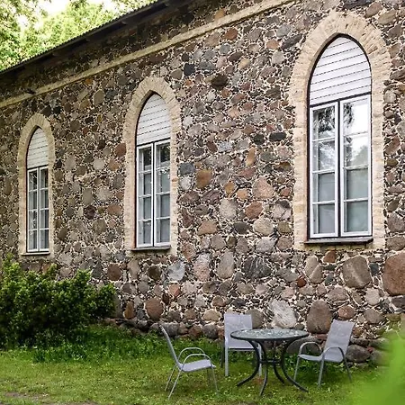 Uki Puhkekuela * パルヌ